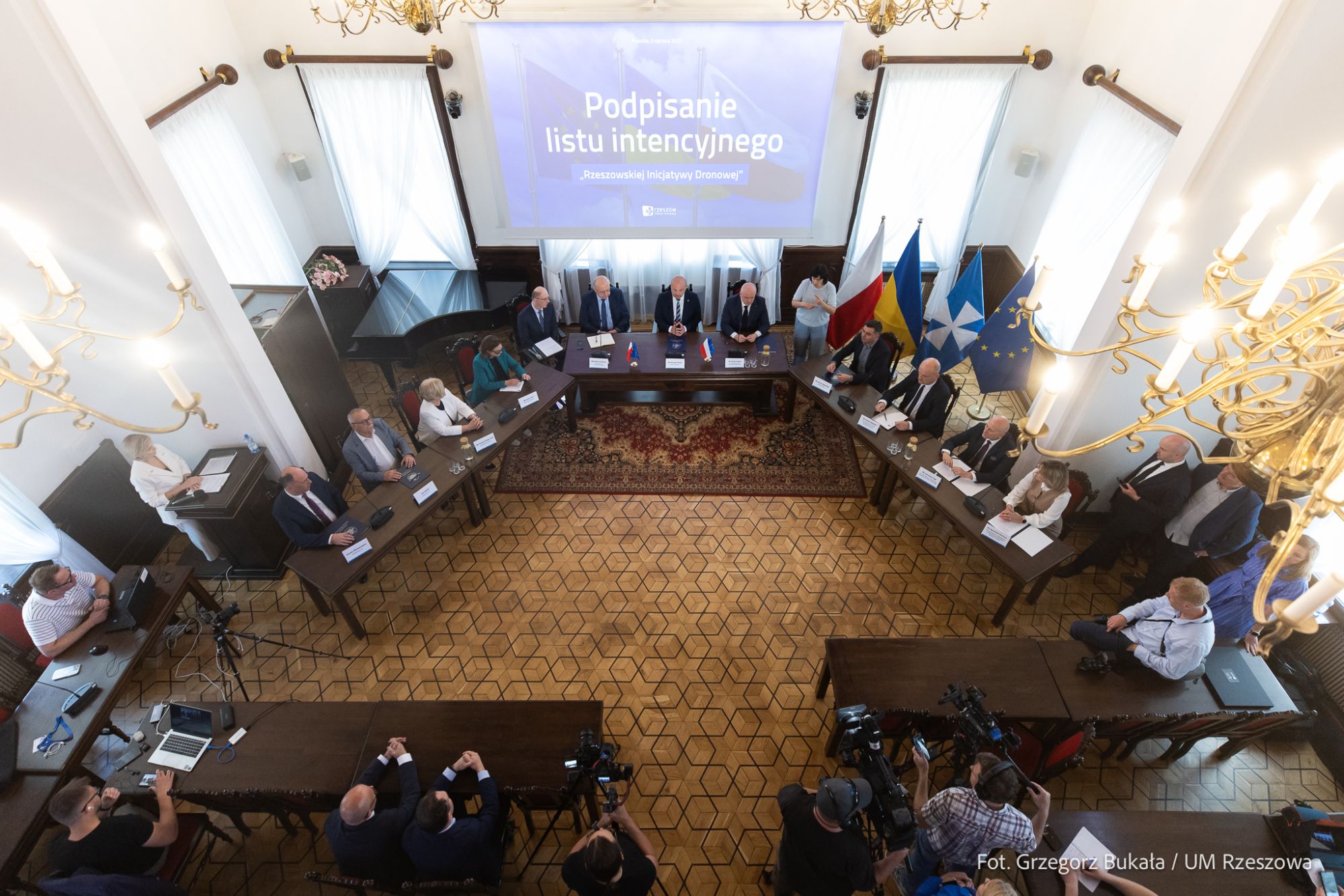 zdjęcie z podpisania listu intencyjnego na rzecz utworzenia Rzeszowskiej Inicjatywy Dronowej, fot. Grzegorz Bukała, Urząd Miasta Rzeszowa